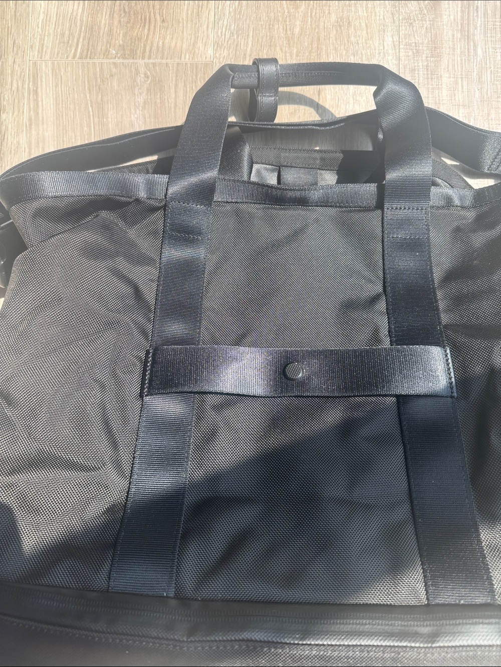 TUMI Alpha 3 Carryall Tote Bag in Black (Style Number: 138555-1041 - Picture 6 of 8